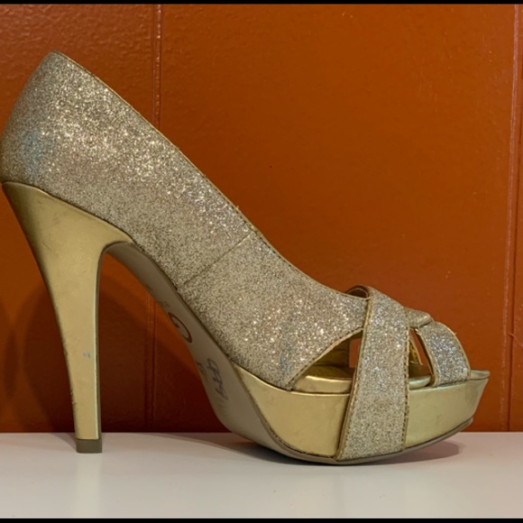 G by Guess Gold Glitter Platform Stiletto Shoes - Picture 3 of 9